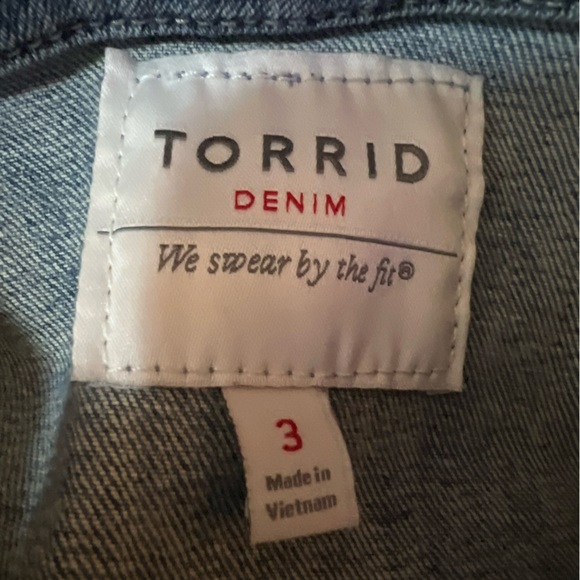 Torrid DISTRESSED JEAN JACKET Size 3 - Picture 12 of 12